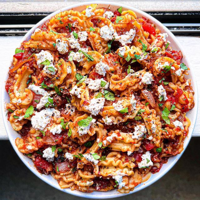 Behold. The 🐐 of goat cheese pasta.

📸: @loving.plants