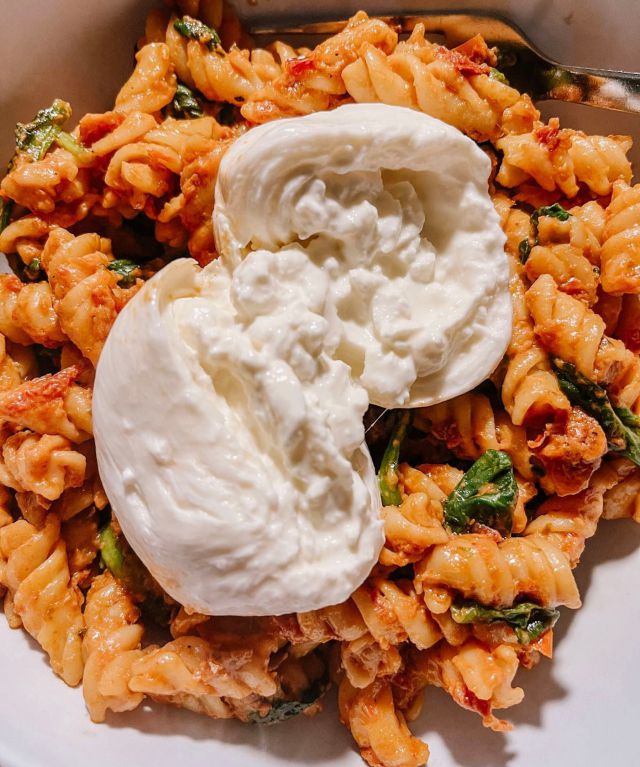 There is such thing as a lotta burrata. But too much burrata doesn't exist.

📸: @giannanutrition
