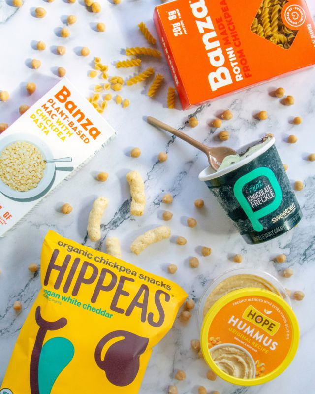 🚨 GIVEAWAY ALERT 🚨
Happy National Chickpea Day! 🎉 We teamed up with some of our favorite beany brands to give one lucky winner the chance to win a whole months’ worth of goodies completely powered by chickpeas - that’s a chickpea treat for every meal of the day! (and yes, we do recommend Banza mac for breakfast.) Enter to win:
🫘 A one-month supply of @eatbanza pasta & mac
🫘 A one-month supply of @hippeas_snacks 
🫘 A 4-pack of @sweetpeawow Non-Dairy Ice cream
🫘 10 @hopefoods VIP Free Product Coupons (good for any Hope Foods Product!)

How to Enter:
🧡 Follow @hippeas_snacks @eatbanza @hopefoods @sweetpeawow
🧡 Like this post
🧡 Tag 3 chickpeeps in the comments