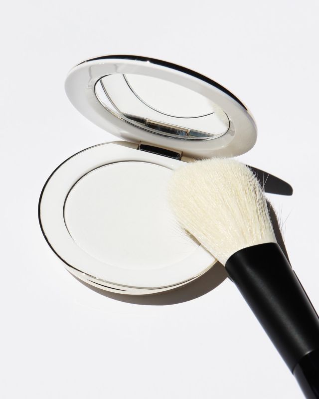 Vital Pressed Skincare Powder in three words: 

💫 Supercharged
💫 Feathery-light
💫 Refined

For the ultimate ‘how-is-my-skin-this-good’ effect. How would you describe Vital Pressed Skincare Powder? 👇💕

#VitalPressedSkincarePowder #WestmanAtelier