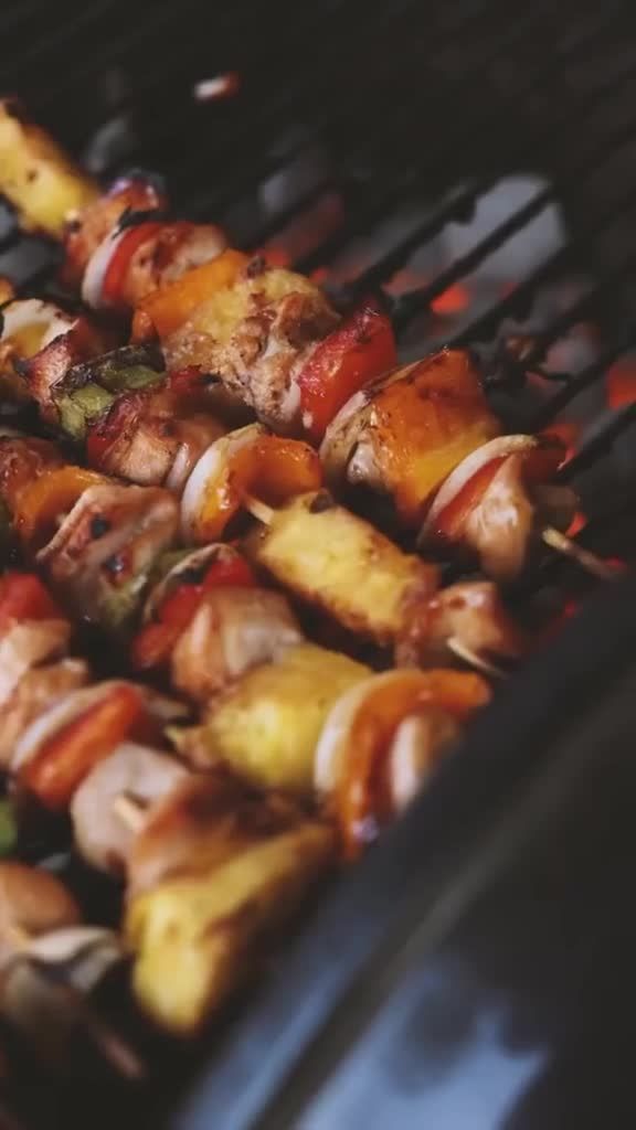 Grilled chicken pineapple skewers are always a good idea 👏 @ryanmichaelcarter