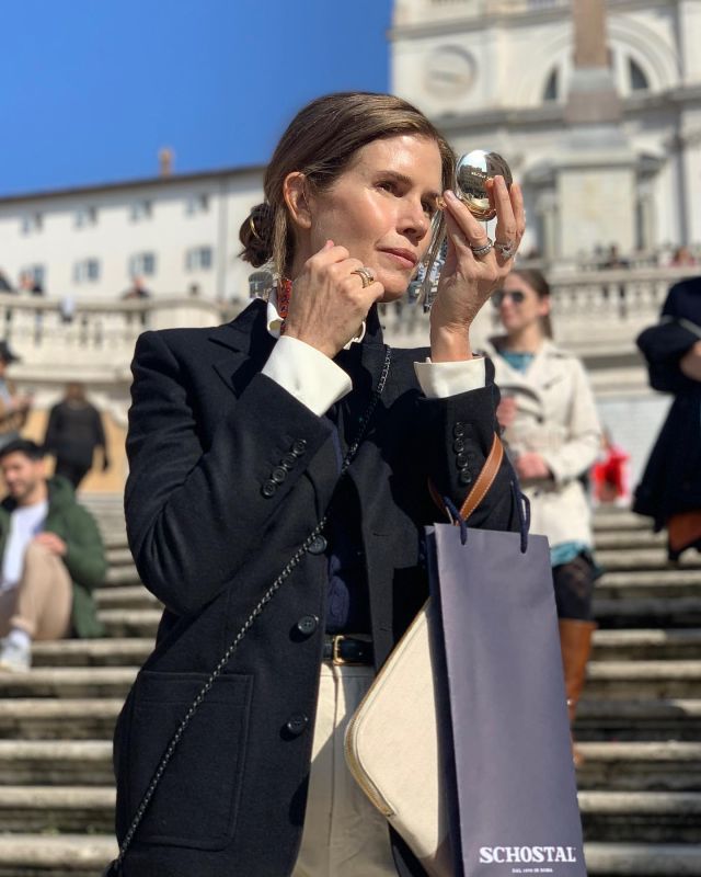 Today Gucci opens up her international black book to explore one of Rome's most stylish streets for fashion and beauty enthusiasts. Head to #GuccisGuide to see why she loves visiting @schostalroma_official for monogrammed PJs, tailored button-downs, the coziest socks, and more! Pro tip: It’s the chic neighbor of @thebeautyaholicsshop — our Rome makeup mecca. 🇮🇹😉