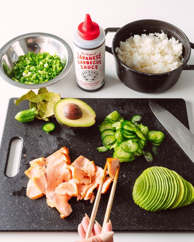 All the ingredients you need for a fantastic lunch (and our Air Fryer Salmon Bowl recipe)! 🤤