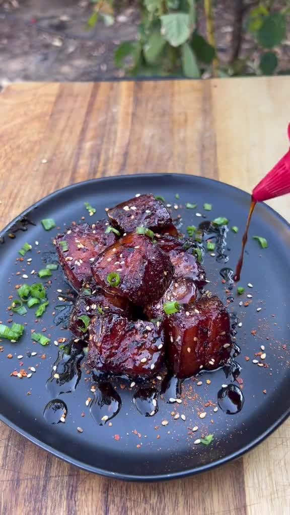 Name a better Sunday Treat than bbq pork belly burnt ends... we'll wait 😏⁣
⁣
@ten_thirty_one killed it with this recipe!⁣
⁣
Cubed pork belly, with Bachan's for a binder and then tossed it in Spiceology Korean BBQ. Throw on the Traeger at 225 for about 2.5 hrs to 195. Toss them in a pan with butter and MORE sauce and put it back on for another 30 minutes or so.
