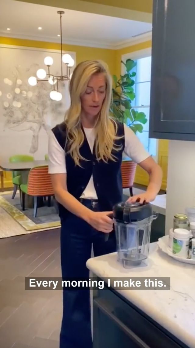 My morning secret. Every morning I make this smoothie to help my gut AND get my collagen in with 8Greens SKIN. - Founder Dawn Russell

INGREDIENTS:
*Ice
*Apple Juice
*(1) 8Greens SKIN Tablet
*Dr. Udo’s Omega Oils
*Celery Juice or Carrot Juice
*wecarespaca’s Detox Drink
*Bee Pollen (optional)
*Glutamine Powder
*Red Maca Powder
*Cinnamon, Licorice Root & Stevia to taste