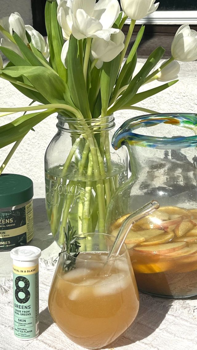 Your fall-themed facial in a glass. This biotin & collagen boosted beverage (using 8Greens SKIN tablets) will compliment every Friendsgiving dinner-party dish. 

🍎HONEYCRISP APPLE MOCKTAIL🍎
2 8Greens SKIN Tablets
4 Cups apple cider
1 Sixpack of ginger beer
1 Orange
2 Honeycrisp apples
1 tablespoon maple syrup
Rosemary sprigs to garnish