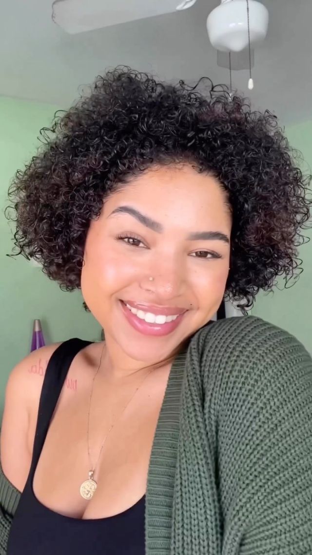 It’s officially hydration season 🥰 @vixenriah gives her curls some life with the ACV Rinse, ACV Hair Masque, and the Color Fresh Oil.