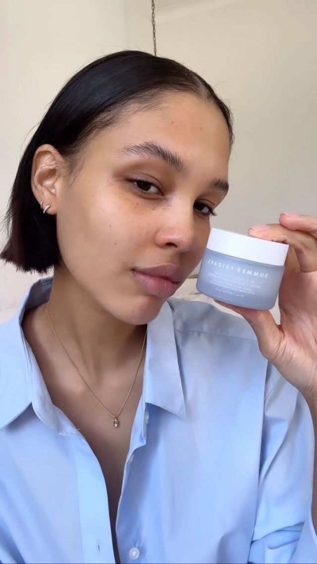 It’s National Eczema Awareness Month! 

Join our friend @naraaziza as she walks us through how she uses Rich Cushion Cream on her eczema-prone skin. 

Shop now @sephora and SummerFridays.com!