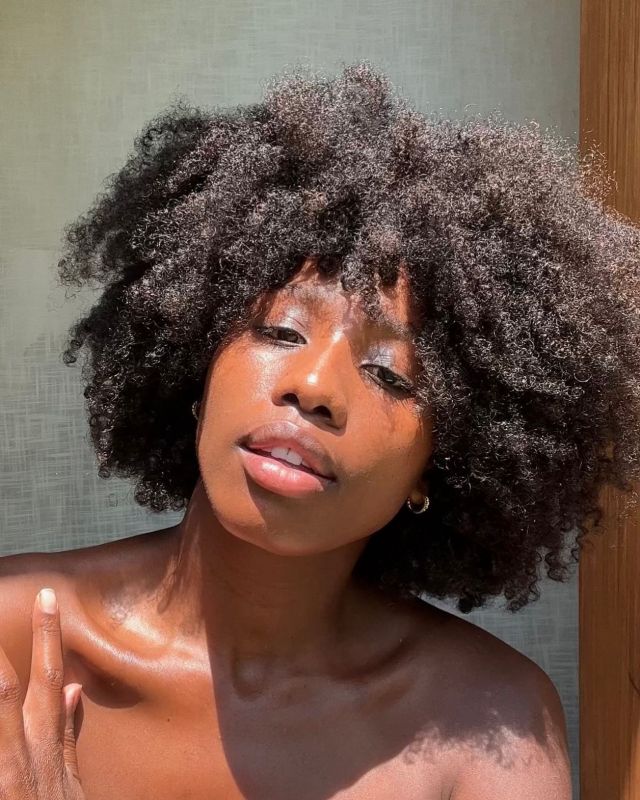@rotiibrown preps her skin with Rich Cushion Cream. 

Applied as a moisturizing primer in your morning routine to smooth and plump skin for flawless makeup application — In the evening, use it as an ultra-emollient moisturizer as the final step of your nighttime routine.

Shop now @sephora, @revolvebeauty, @cultbeauty, and SummerFridays.com!